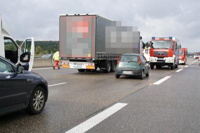 Pforzheim: schwerer Verkehrsunfall mit 2 Pkw und einem Kleintransporter fordert 5 Verletzte und ein Rettungshubschrauber